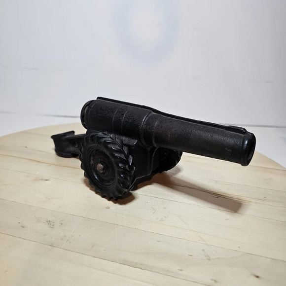 vintage cast iron cannon Toy Unbranded Missing Firing Mechanism 8.5 In. Long hea - Picture 2 of 9